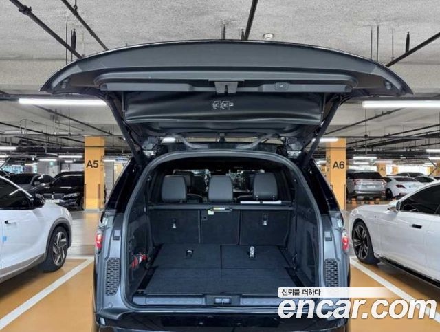 Land Rover Discovery 2023 — photo 6