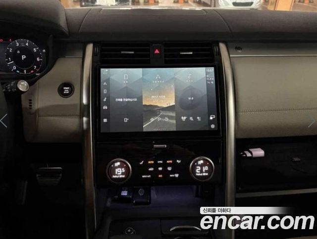 Land Rover Discovery 2023 — photo 12