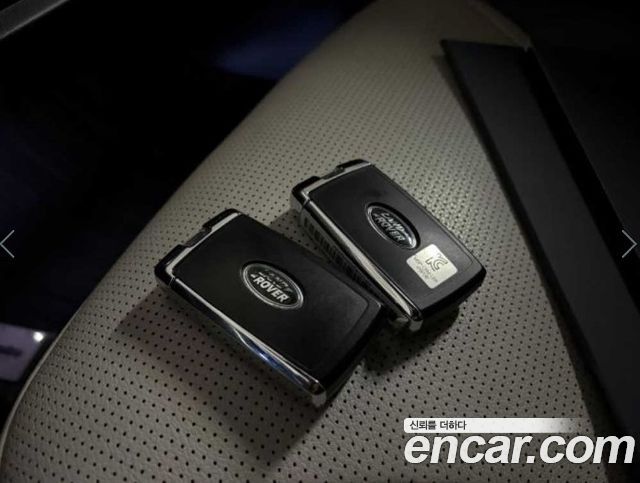 Land Rover Discovery 2023 — photo 16