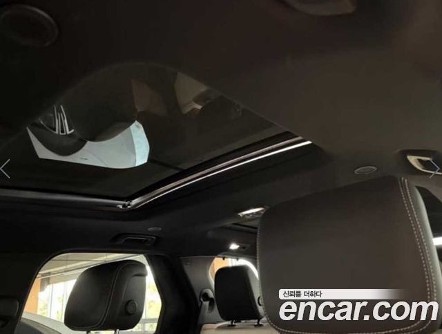 Land Rover Discovery 2023 — photo 17
