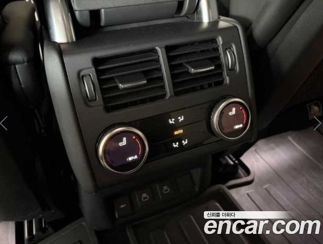Land Rover Discovery 2023 — photo 18