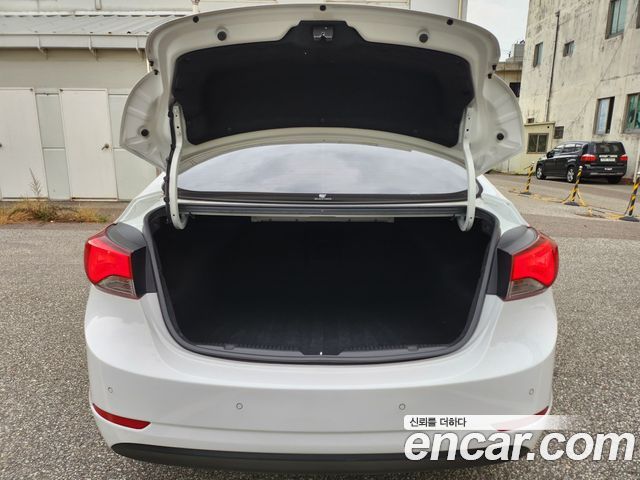 Hyundai AVANTE 2016 — photo 10