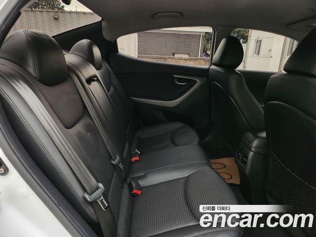 Hyundai AVANTE 2016 — photo 13