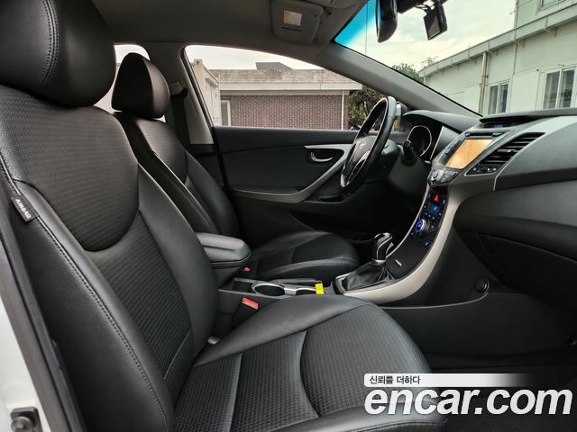 Hyundai AVANTE 2016 — photo 14