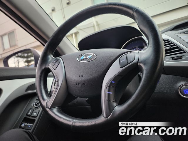 Hyundai AVANTE 2016 — photo 16