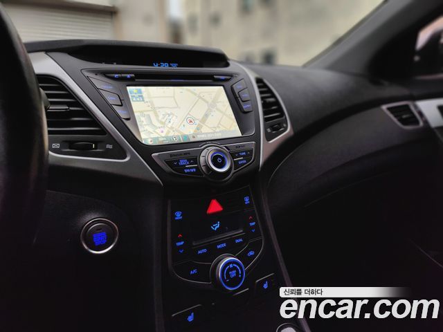 Hyundai AVANTE 2016 — photo 17
