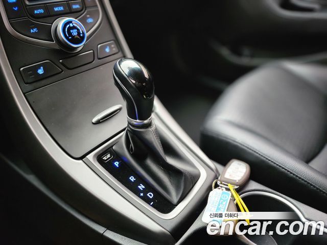 Hyundai AVANTE 2016 — photo 18