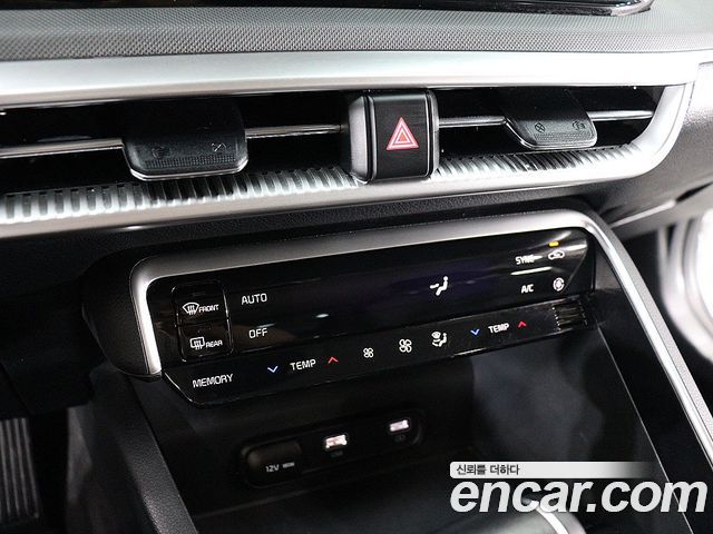 Kia K5 2023 — photo 11