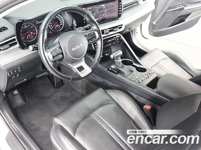 Kia K5 2023 — photo 17
