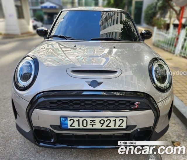 Mini Cooper 2022 — photo 1