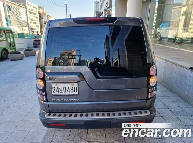 Land Rover Discovery 2016 — photo 2