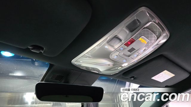Genesis GV70 2022 — photo 18