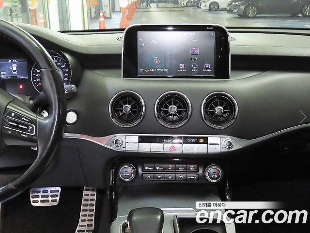 Kia Stinger 2018 — photo 11