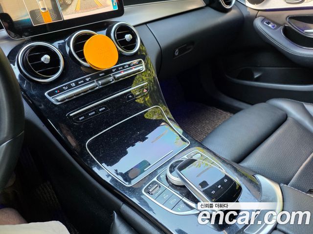 Mercedes-Benz C-Class 2020 — photo 9