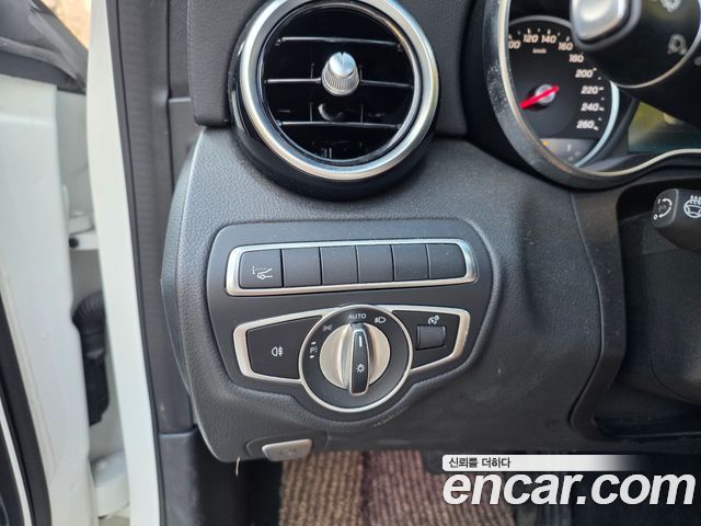 Mercedes-Benz C-Class 2020 — photo 12
