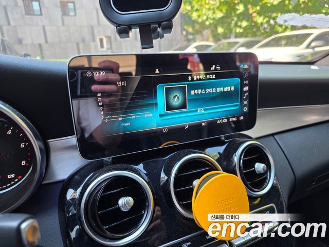 Mercedes-Benz C-Class 2020 — photo 18