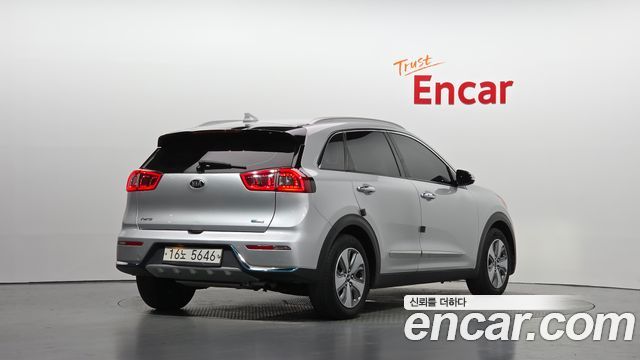 Kia Niro 2018 — photo 2