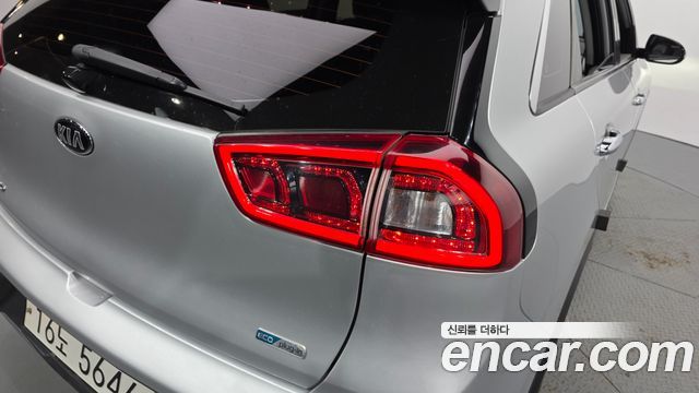 Kia Niro 2018 — photo 9