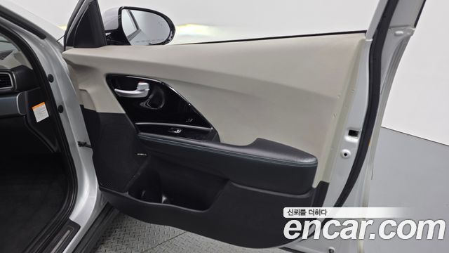 Kia Niro 2018 — photo 14