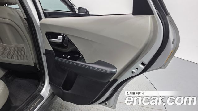 Kia Niro 2018 — photo 15