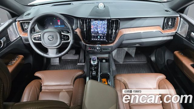 Volvo XC60 2025 — photo 10