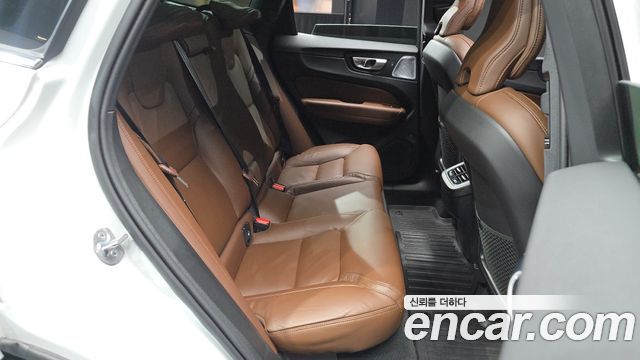 Volvo XC60 2025 — photo 17