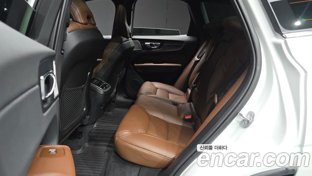 Volvo XC60 2025 — photo 18