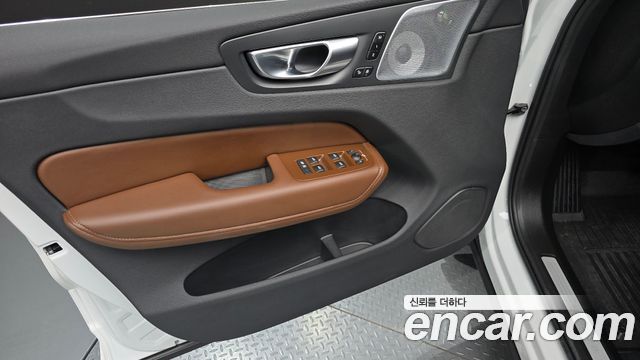 Volvo XC60 2025 — photo 14