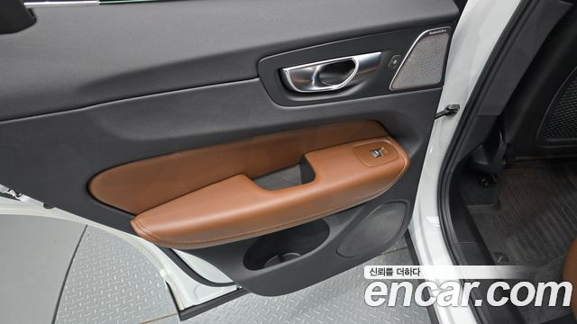 Volvo XC60 2025 — photo 15