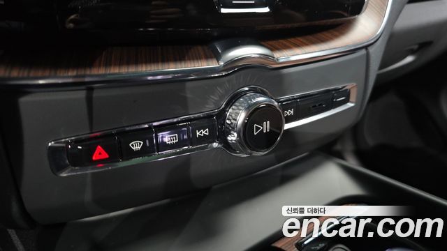 Volvo XC60 2025 — photo 27