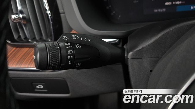Volvo XC60 2025 — photo 29