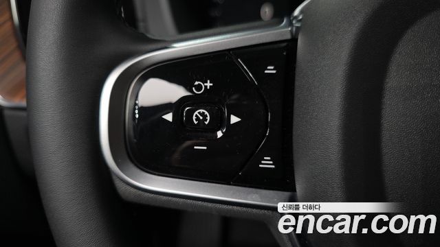 Volvo XC60 2025 — photo 33