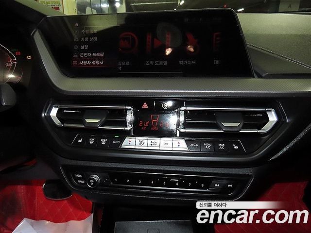 BMW 1-Series 2021 — photo 11