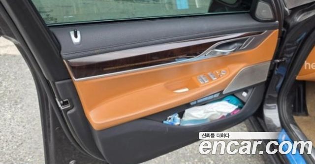 BMW 7-Series 2016 — photo 6