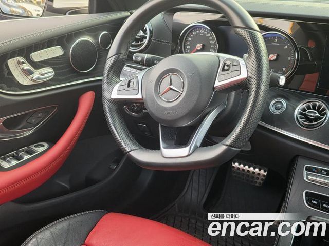 Mercedes-Benz E-Class 2018 — photo 16