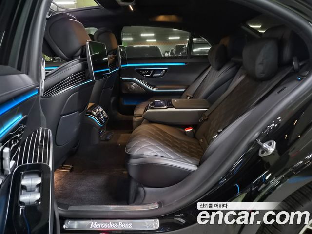 Mercedes-Benz S-Class 2023 — photo 12