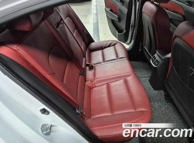 Hyundai AVANTE 2018 — photo 8