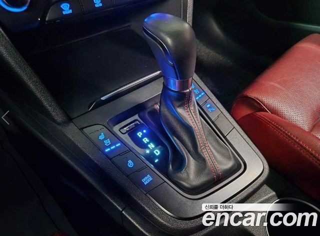 Hyundai AVANTE 2018 — photo 16