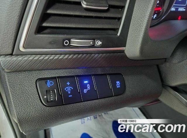Hyundai AVANTE 2018 — photo 17