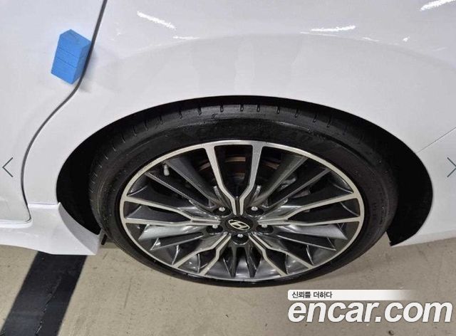Hyundai AVANTE 2018 — photo 19