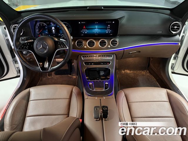 Mercedes-Benz E-Class 2023 — photo 6