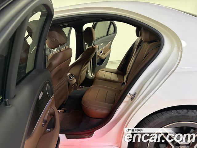 Mercedes-Benz E-Class 2023 — photo 8