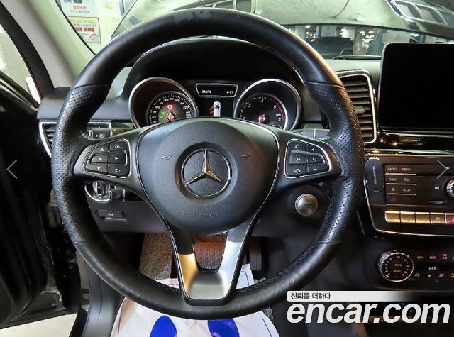 Mercedes-Benz GLE-Class 2017 — photo 10
