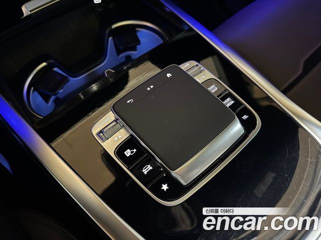 Mercedes-Benz G-Class 2025 — photo 12