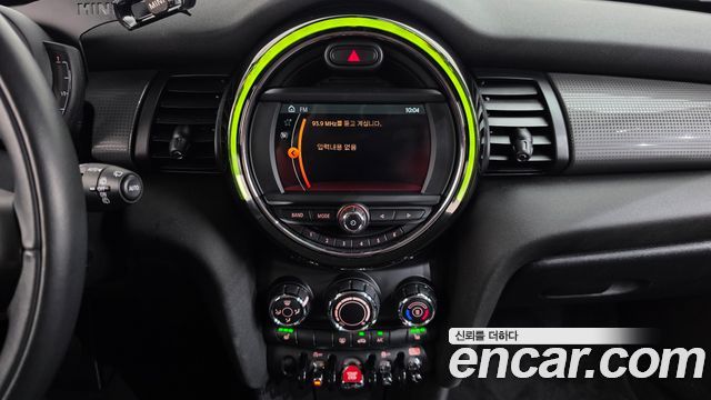 Mini Cooper 2020 — photo 18