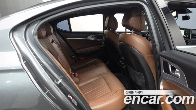 Genesis G70 2019 — photo 17