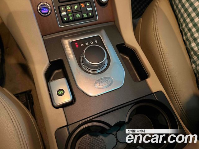 Land Rover Discovery 2016 — photo 10