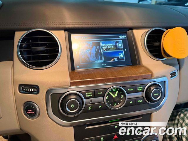 Land Rover Discovery 2016 — photo 12