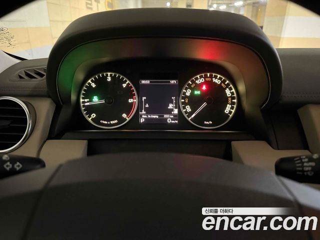 Land Rover Discovery 2016 — photo 14