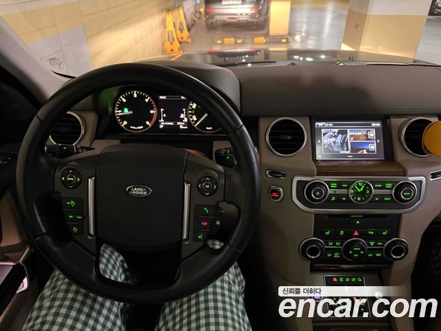 Land Rover Discovery 2016 — photo 15